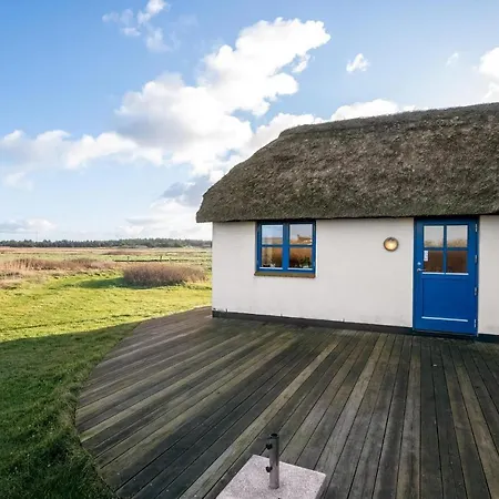 2 Bedroom Beautiful In Ulfborg * Fjand Gårde